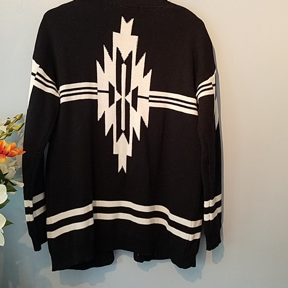 Aztec cardigan sweater - Picture 2 of 2